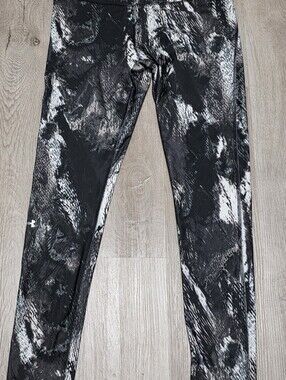 LG Under Armour Black and White Marble Compression Leggings